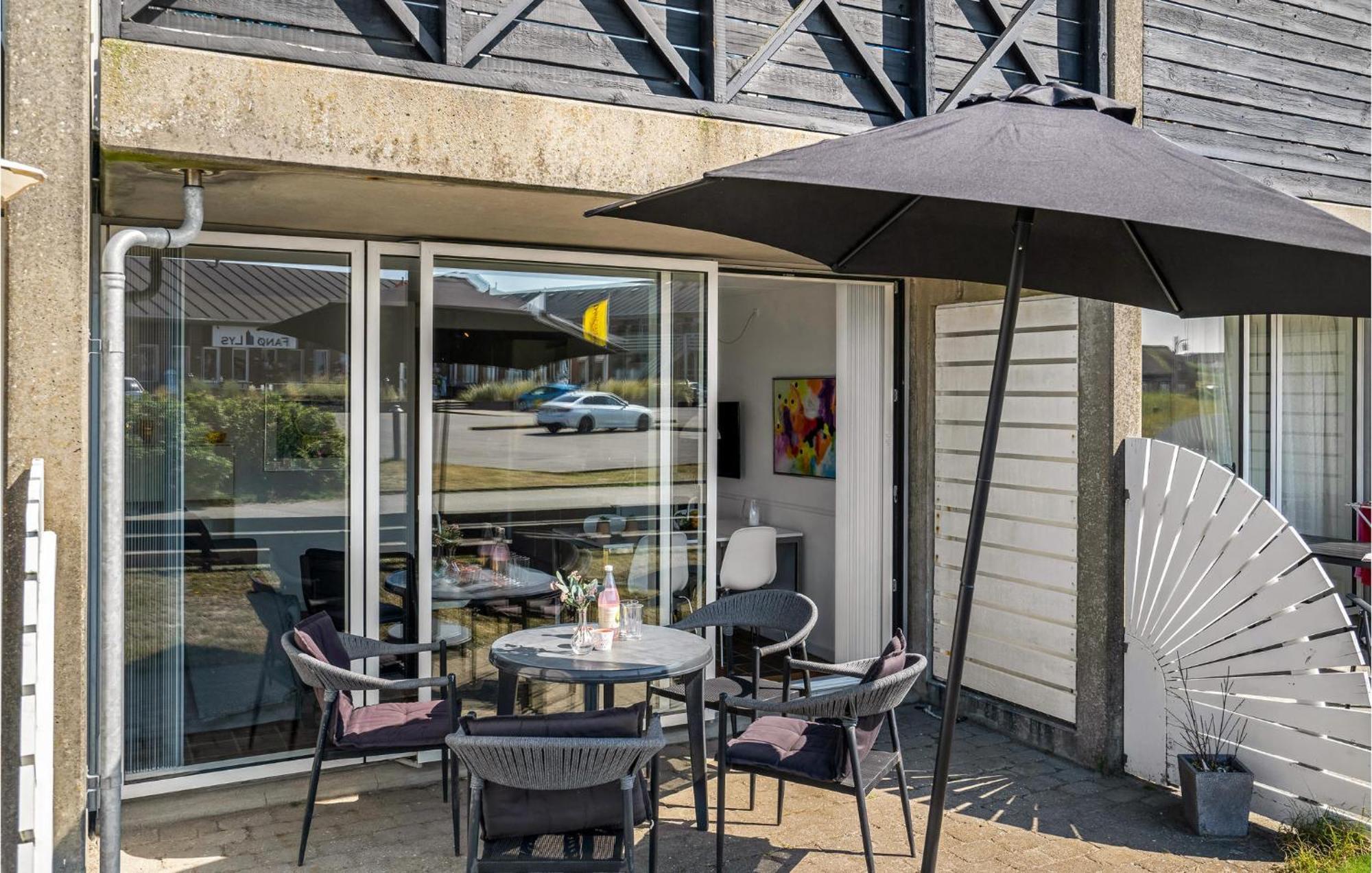 Lejl, 207 St, Apartment
