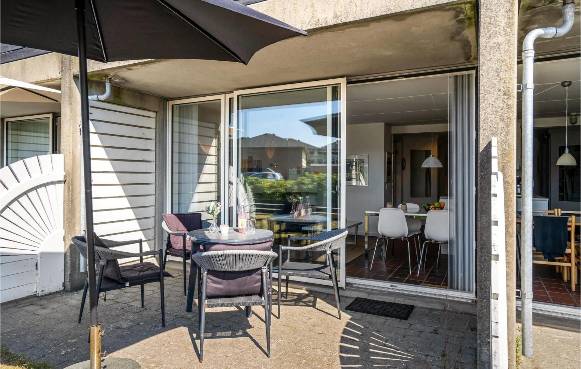 Lejl, 207 St, Apartment *